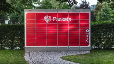 Červený Packeta Z-BOX výdajný box