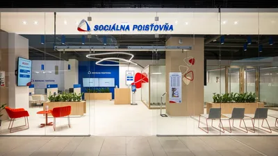 Interiér pobočky Sociálnej poisťovne s označením Sociálna poisťovňa