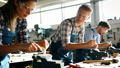 Duálne vzdelávanie na Slovensku: oplatí sa to študentom?